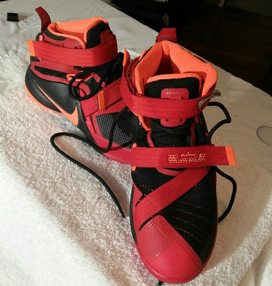 lebron james big kid shoes